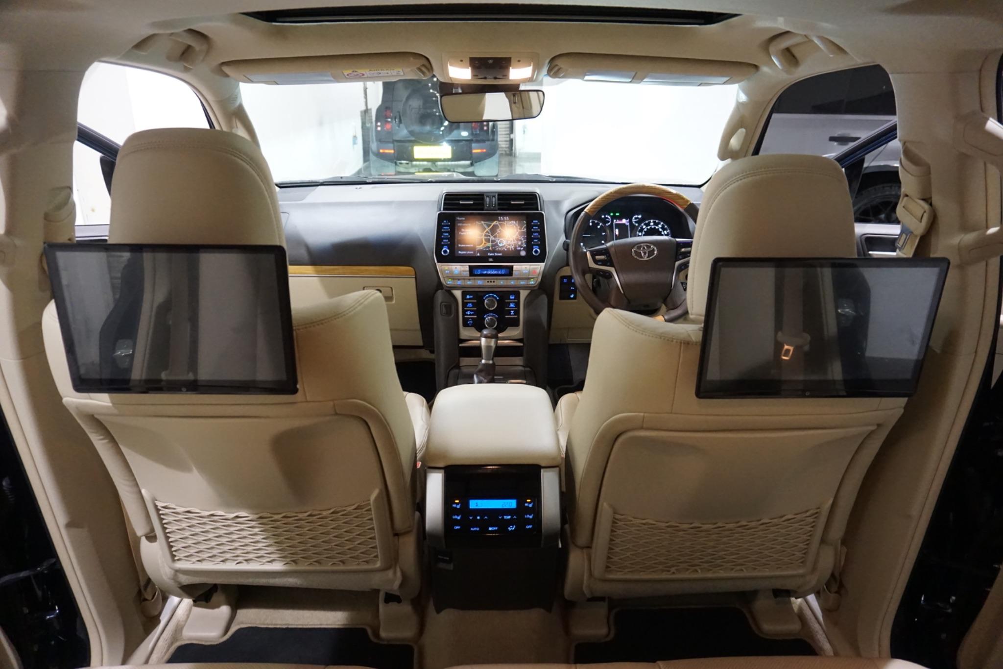 Toyota Land Cruiser 2.8D Invincible Auto 4WD Euro 6 (s/s) 5dr (7 Seat)